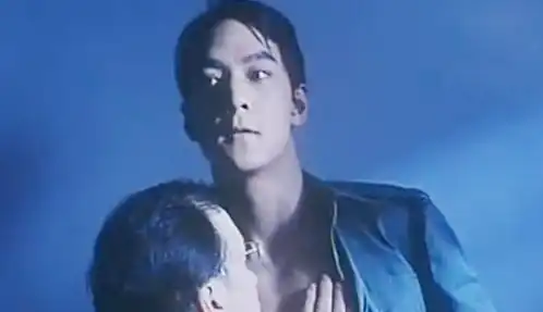 港62岁富商诱拍男星裸照影片还原案发现场