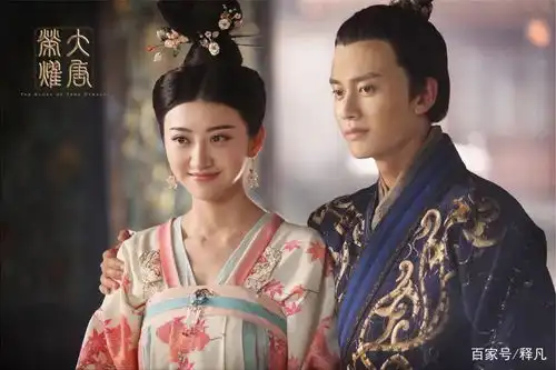 曾当众亲吻景甜演戏大火却宣布隐婚任嘉伦坎坷走红路