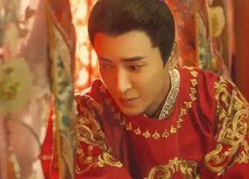 锦衣之下今夏被严世蕃搂入怀眼泪汪汪,陆绎救妻霸气放话,两人彻底撕破脸
