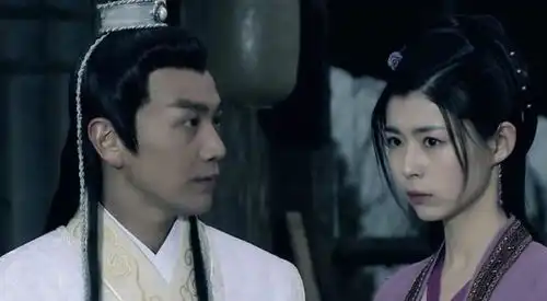 卢杉浑身上下有一种东方女性内敛柔和的魅力,鲜活的人物形象