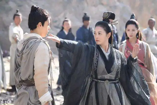 倚天屠龙记又翻拍了,网友张无忌不瞎会选择金花婆婆