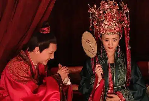千年宫廷格调,撩动最美的你团扇

