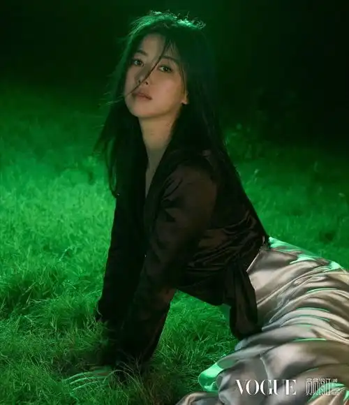 八月女明星杂志大片倪妮叶童好绝,刘诗诗造型怪,鞠婧祎疯狂吸粉