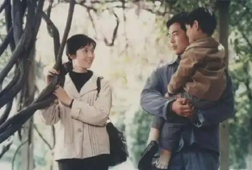 龚雪80年代封面女神,当红时陷入流言被迫息影,如今过得怎么样