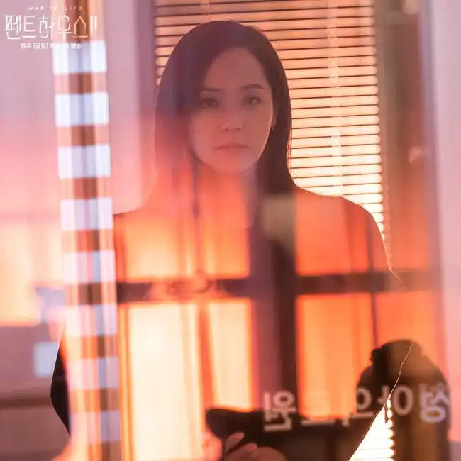 在顶楼2公布了柳真的新剧照