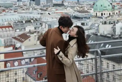 唐嫣罗晋同晒领证婚纱照官宣婚讯,回顾二人交往历程甜蜜爆表
