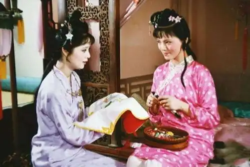 薛宝钗的袭人性情类似,为何王熙凤不喜欢宝钗,却很欣赏袭人