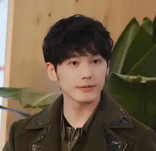 父亲亿万身家,母亲是著名演员,他却跑龙套14年,33岁终成实力派
