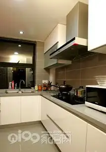 80后夫妻蜗居装出豪宅范儿
