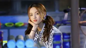 组图首次担纲女主杨超越新剧造型曝光双马尾青春又可爱
