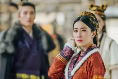 因为兄弟被杀,加上李元昊后来强娶野利氏的儿媳太子李宁令哥的太子妃,还把她立为了
