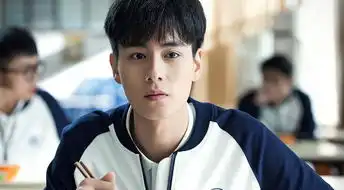 演完小美好后,胡一天人气不输沈月,接戏接到手软连拍五部剧
