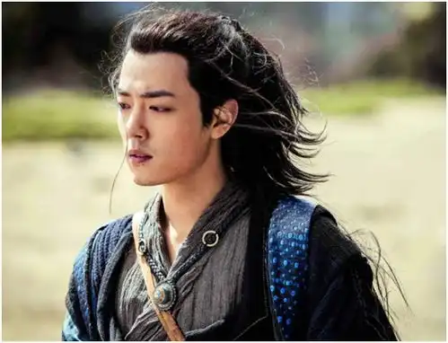 鹿鼎记又玩花活方怡露出白嫩脚踝,官兵在空中乱飘