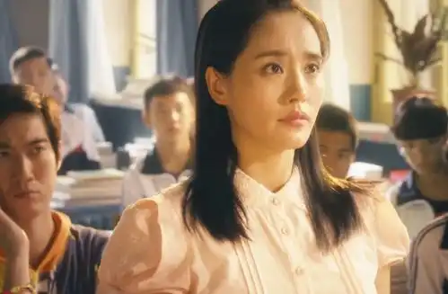 赵薇与旗下艺人聚餐发合照,疑似提前庆生,c位却让给他