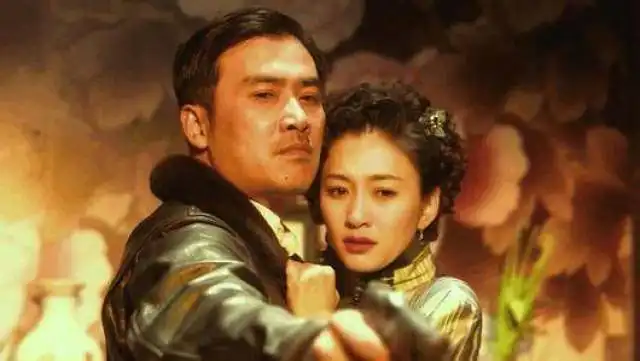 风筝里韩冰就是影子,和鬼子六最后一起慢慢变老