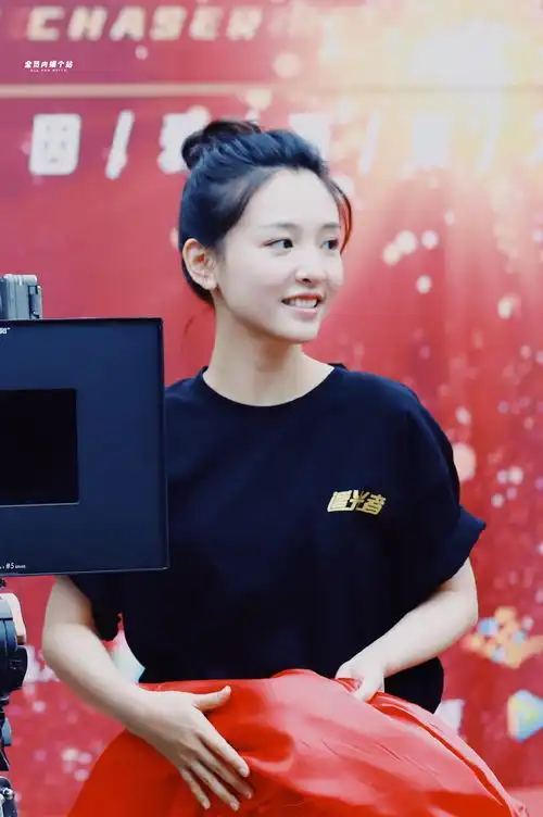 组图追光者开机官宣罗云熙吴倩三度合作
