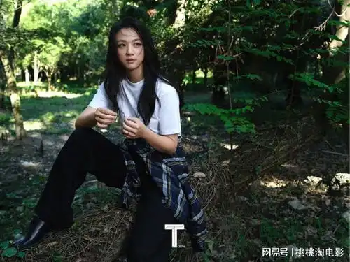 汤唯t杂志金九封面大片,经典风衣造型诠释早秋随性浪漫