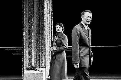 影视演员为何频频回归戏剧舞台打破舒适圈磨炼演技
