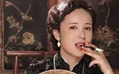 嫁给导演的4位女星,事业爱情双丰收,其中一对竟是奉子成婚