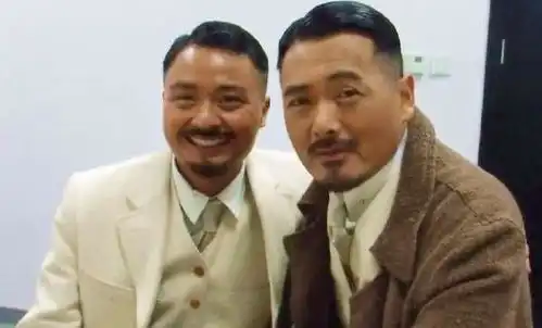 明星与替身合影,让人傻傻分不清
