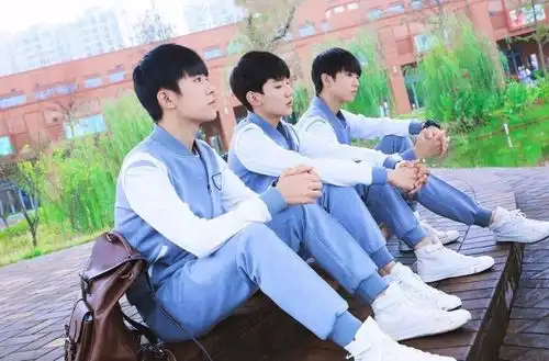 王源录节目时遇粉丝喊王源,我喜欢王俊凯,现场秒回被赞高情商
