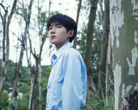 原来王源和肖战早就认识俩人的爸爸还是同事,网友太神奇了