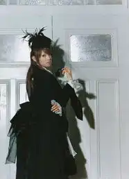 组图深田恭子洛丽塔写真纯真眼神惹人怜爱
