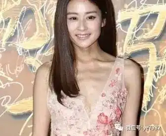 儿子还没断奶先瘦成了排骨胸angelababy这张照片吓到我了
