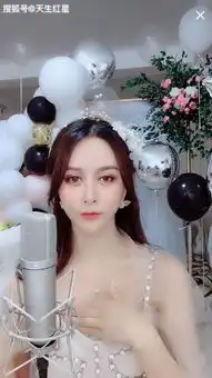 亿姐乔汐神秘的微笑,让她二周年庆典现场产生遐想