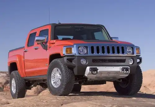 陈小春的悍马h3,开了11年都不舍得换,如今车牌比车还要珍贵
