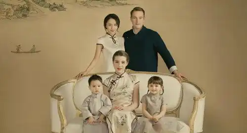 吴奇隆一家三口幸福逛街,前妻马雅舒嫁老外后,怎么样了