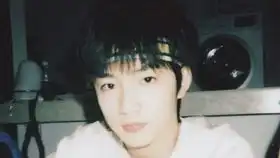 震惊一14岁初中男生竟当众上演湿身诱惑