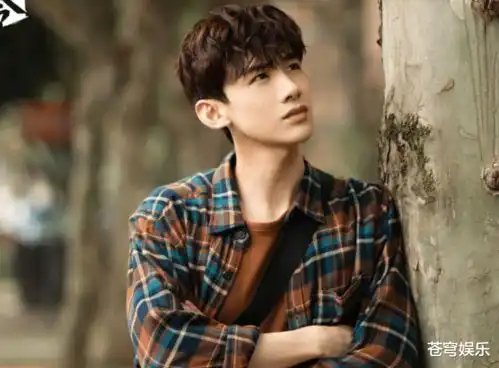 白敬亭为了新剧更博见到女主观众期待值猛增,阵容令人倍儿满意
