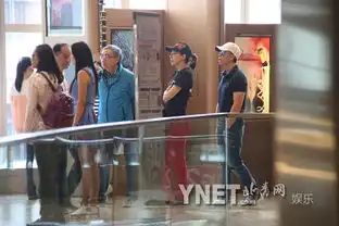 甄子丹一家六口看电影给儿子买玩具做慈父