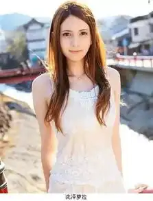 电竞界女主播激似泷泽萝拉计算机毕业做游戏主播
