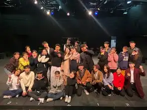 180322汉阳大学话剧电影系戏剧部同学合影你能找到所炫在哪里吗
