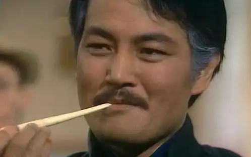 香港老戏骨,一角色至今无人超越,儿子比他帅,儿媳妇更是大红人刘丹
