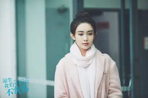 被倪萍指出整容,又将袁咏仪气到发怒,今参演凉生再度被骂惨
