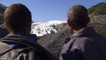 奥巴马版荒野求生播出啦他竟然不会用手机
