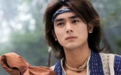 欧阳娜娜干爹再婚40岁tae晒婚礼现场照幸福洋溢,曾被赞为泰国林志颖
