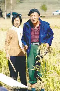 为什么乡村爱情里赵四的嘴总是一抽一抽的
