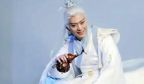 苦古装丑男久已,长月烬明选角儿就上分
