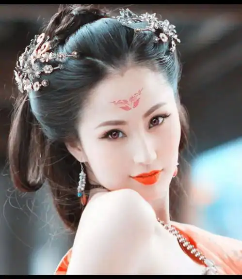 古代名妓薛涛才华横溢而名声鹊起,因爱情受伤而看破红尘
