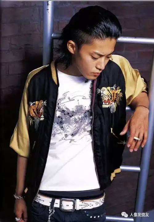 小栗旬写真集丨靠实力帅出天际的优秀演员,百看不厌栗子