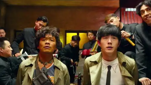 唐人街探案2唐仁搞笑了说好的打死都不说,一见武器就认怂