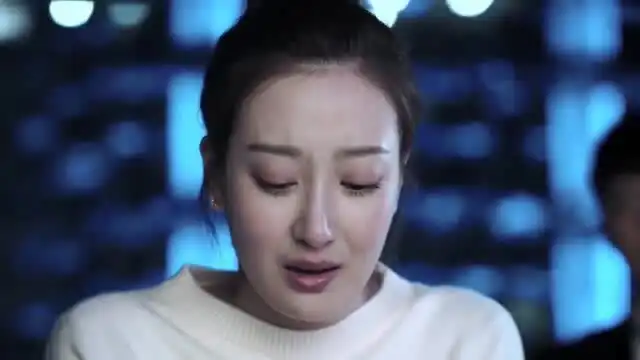猎毒人梦瑶对吴新河回忆着以前的快乐时光
