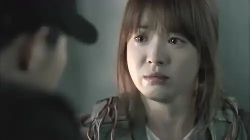 太阳的后裔姜暮烟穿着炸弹背心,柳时镇他们可以解除炸弹
