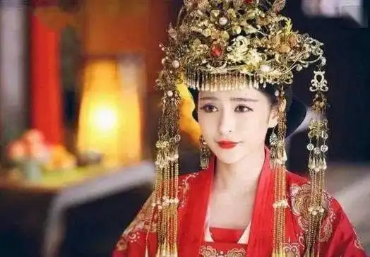 爆火出圈的汉服饰,让你一秒穿越回古代