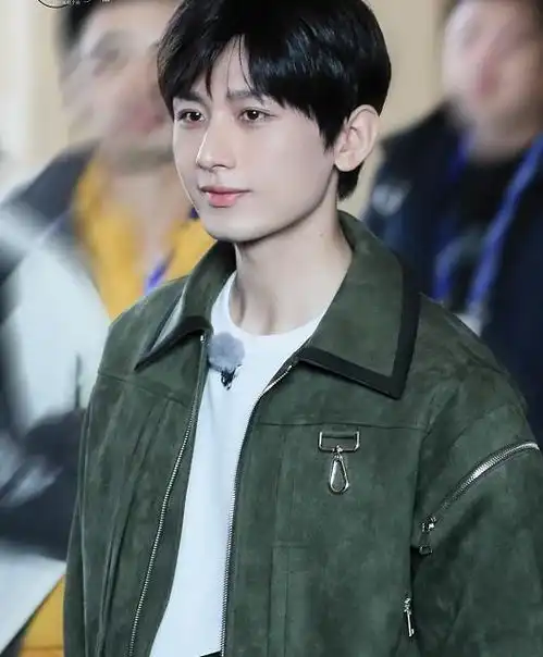 成毅又官宣了2部剧,还都是同一个女主,看到熟悉的她,cp粉乐了