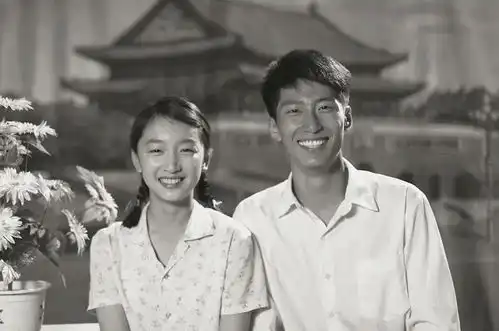 窦骁造型不踩雷,一身帅气工装穿成三七分,大长腿惹人羡
